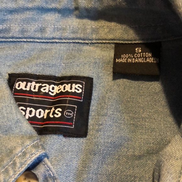 CHRISTMAS Button Up 🎄 - Picture 5 of 5